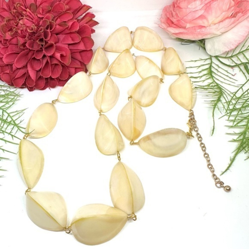 NEW⚜️Mother Of Pearl Shell Beaded Necklace